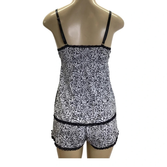 Black & White 2 piece short set (Preowned) - Picture 3 of 3